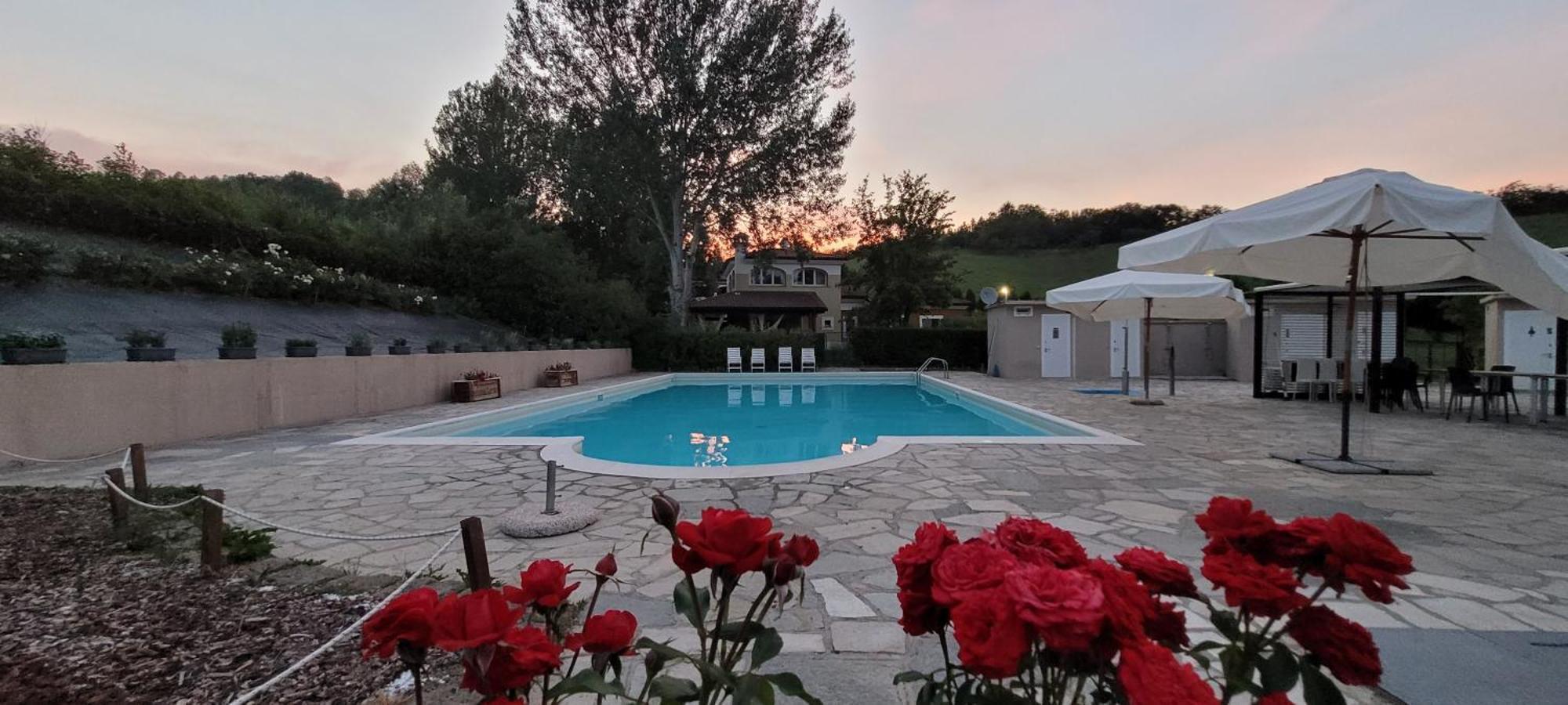 Aura Loving Home Con 4 Posti Letto, Cucina Completa, Terrazzo Ed Un Grande Parco Verde Serravalle d'Asti Exteriör bild